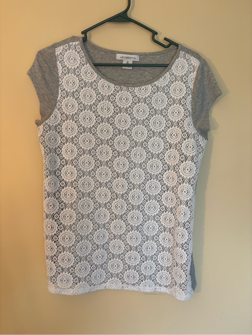 Liz Claiborne White Lace Front Gray Cap Sleeve Top